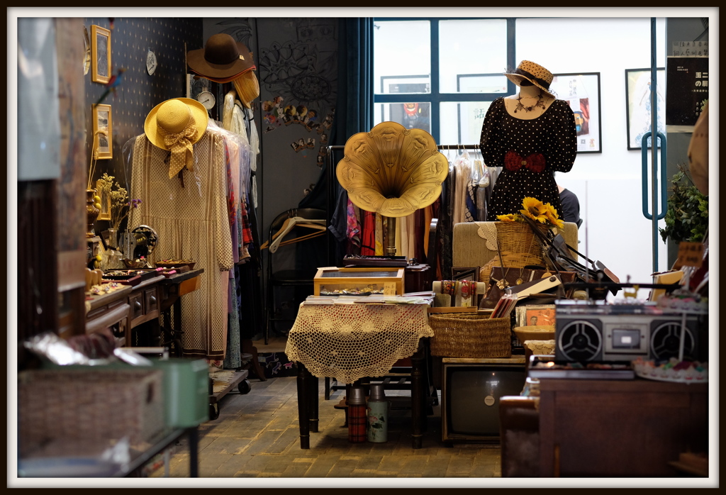 VINTAGE SHOP