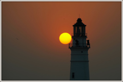 灯台に沈む