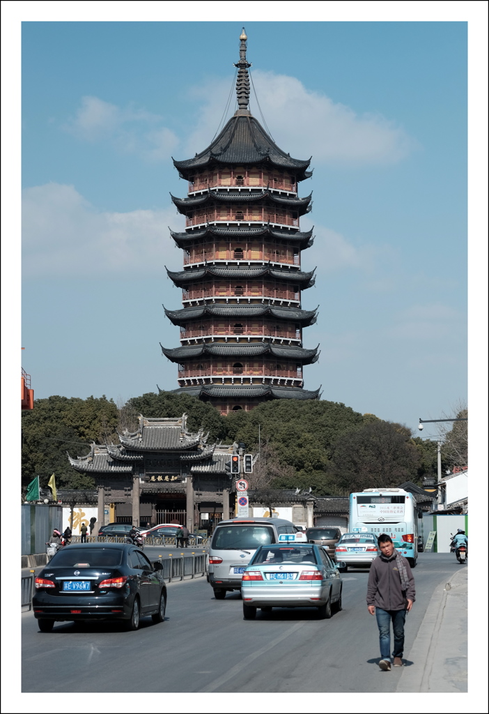 塔のある風景