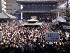 川崎大師で初詣。
