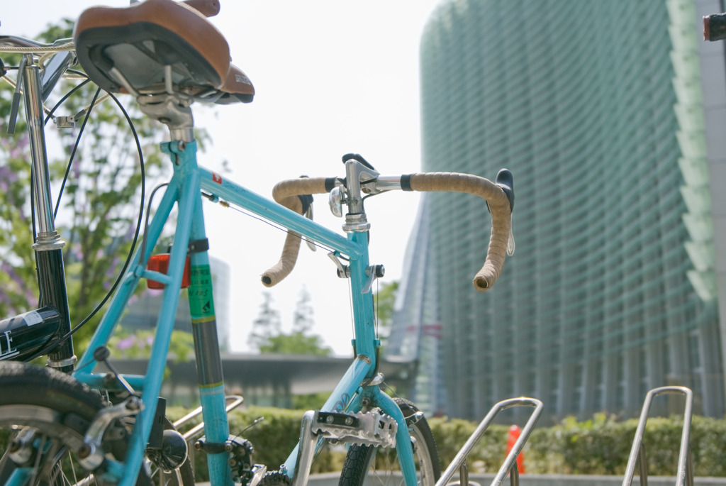 愛車と美術館と曇り空