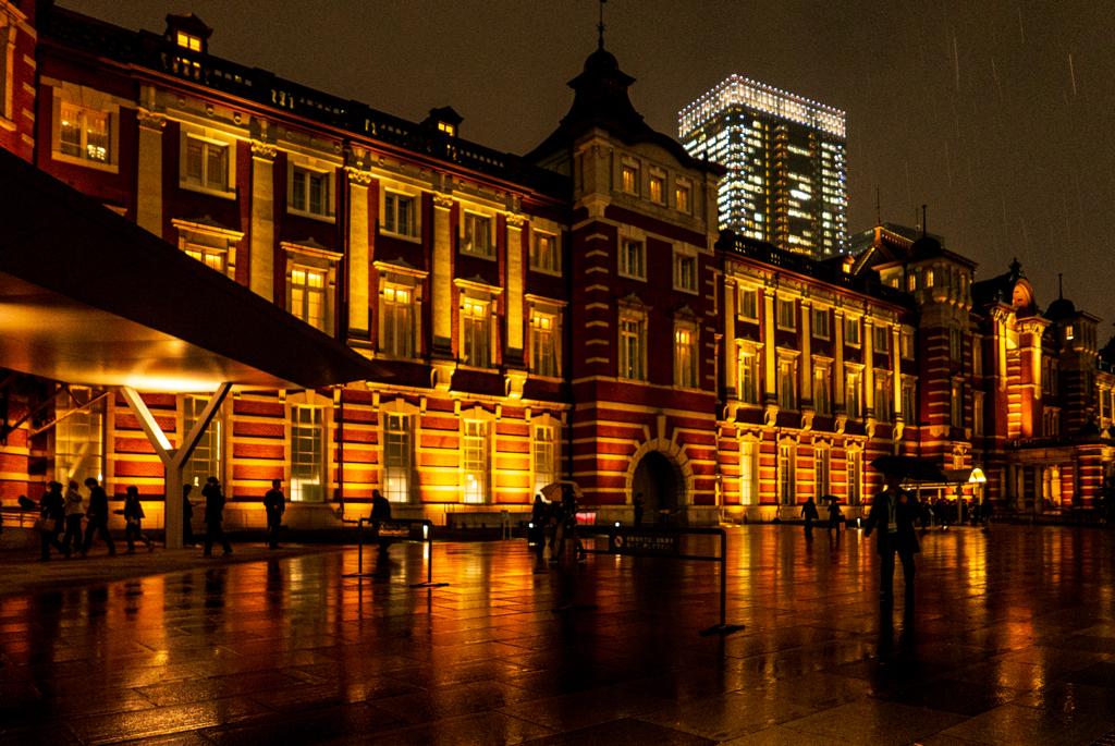 東京駅　雨