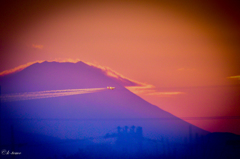 遠くから見ても富士山。