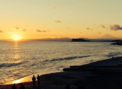 夕陽と海と富士山と…