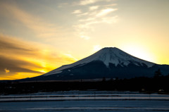 夕焼けに染まる富士