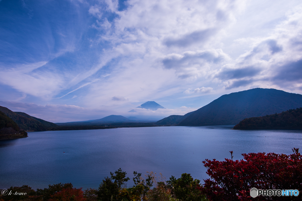 湖と山と空と雲と紅葉