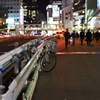 南口の歩道と車道