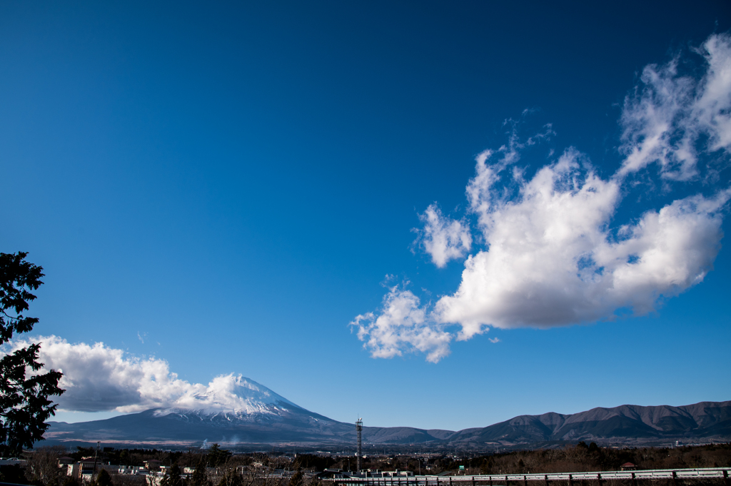 澄んだ空と富士山