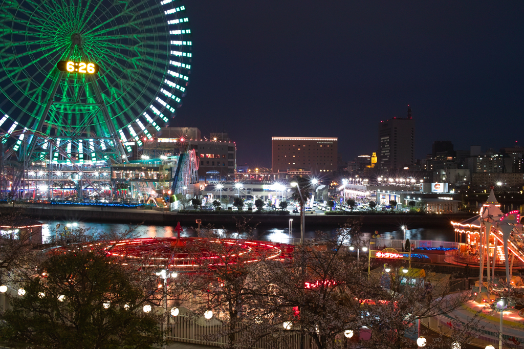 みなとみらい夜景：右