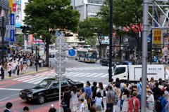 休日の渋谷、みんなでお買い物