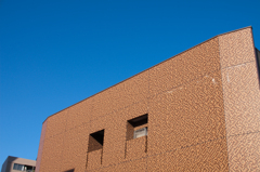 連続する□と濃厚なブルー