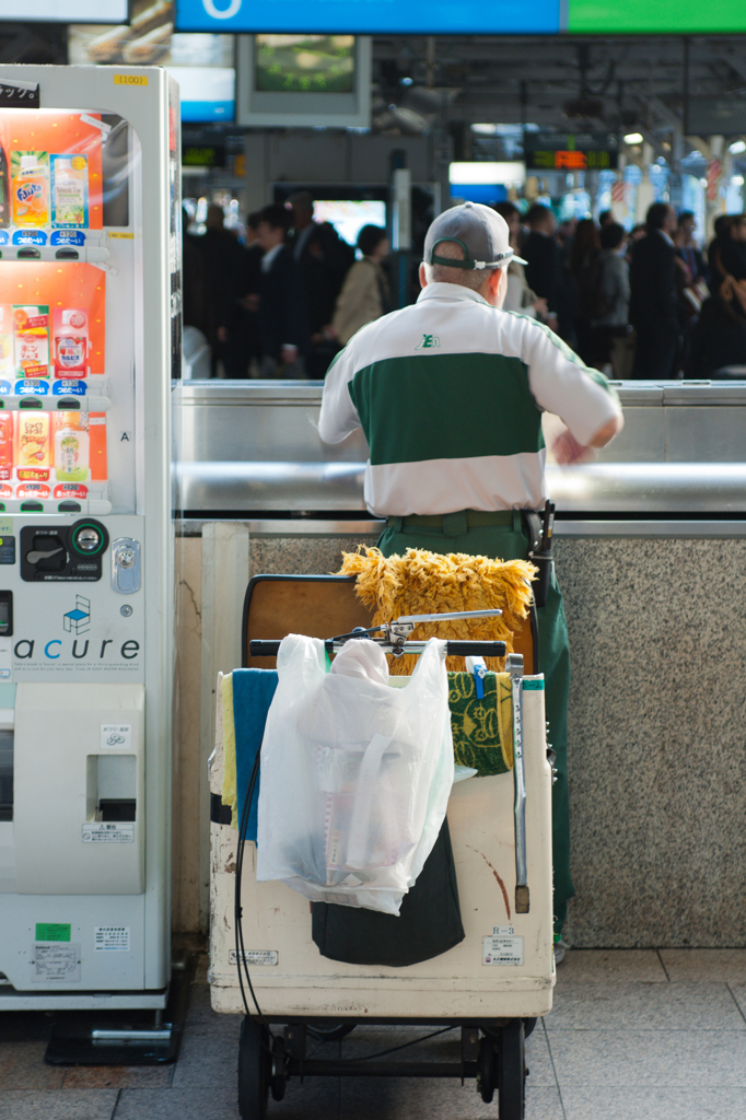 掃除をする人