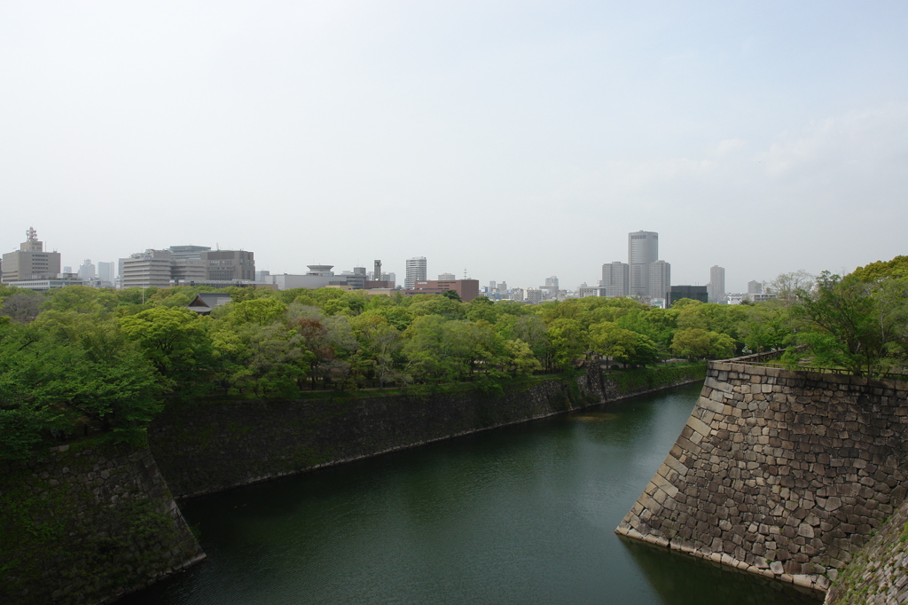 大阪城内より