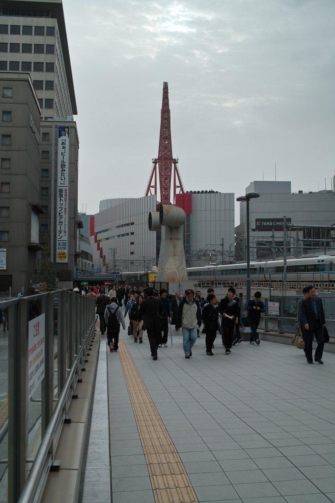 大阪駅前_2