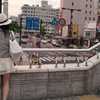 街と女性