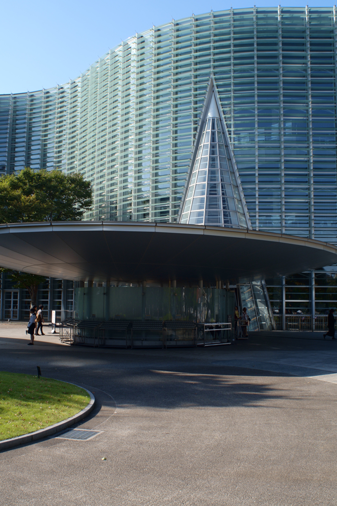 国立新美術館　エントランス