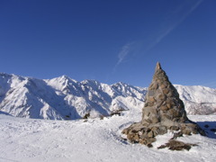 晴天の雪山