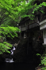 渓谷の館
