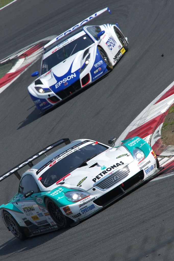 PETRONAS TOM'S SC430を追うEPSON HSV-010