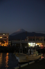 港と富士
