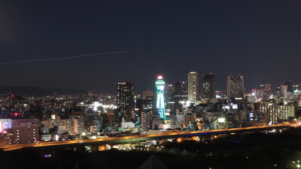 夜の通天閣。