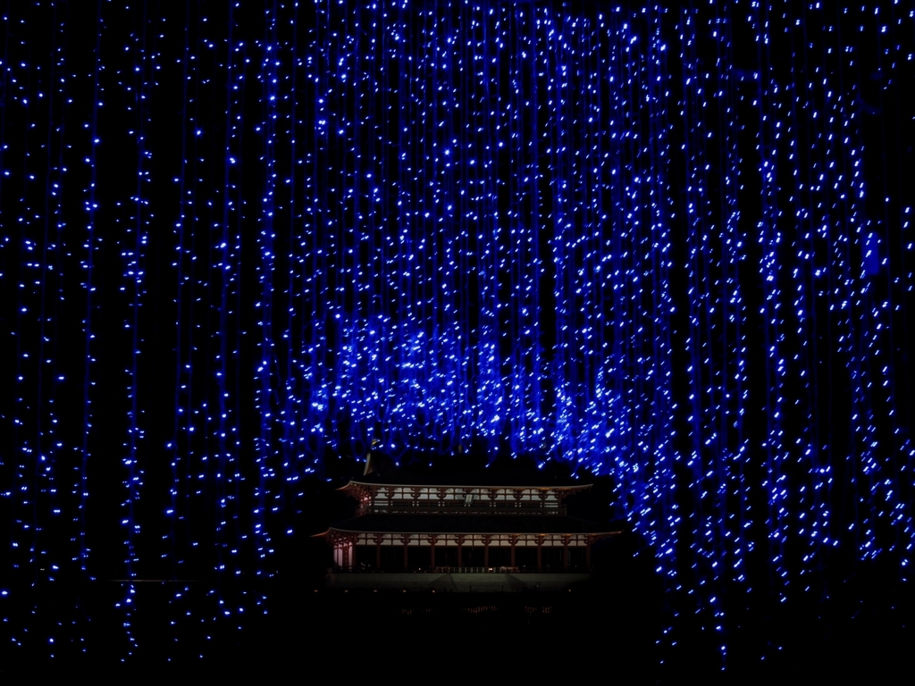 青LED with 大極殿。