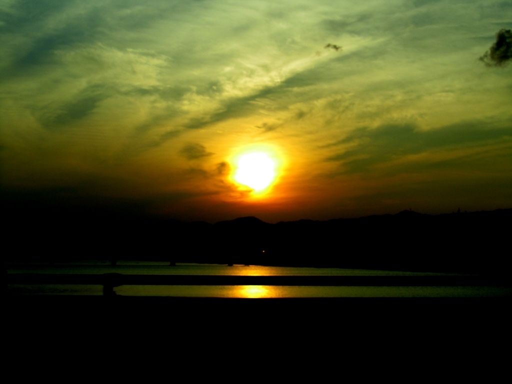 高速から夕焼け。