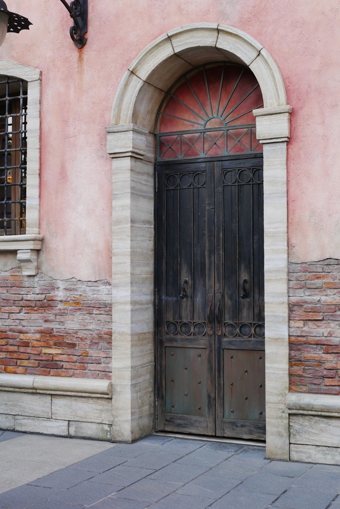 ベネチア風なドア
