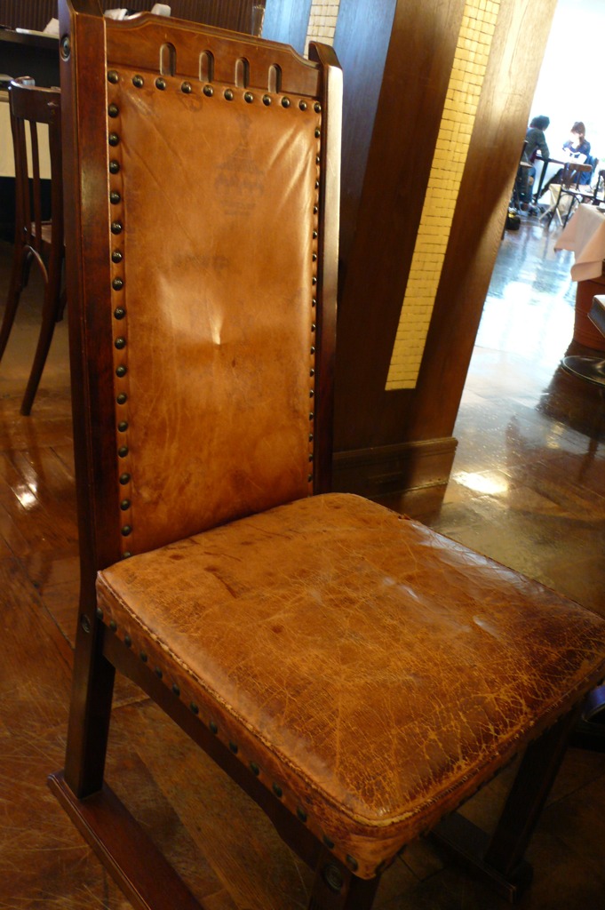 革張りの椅子