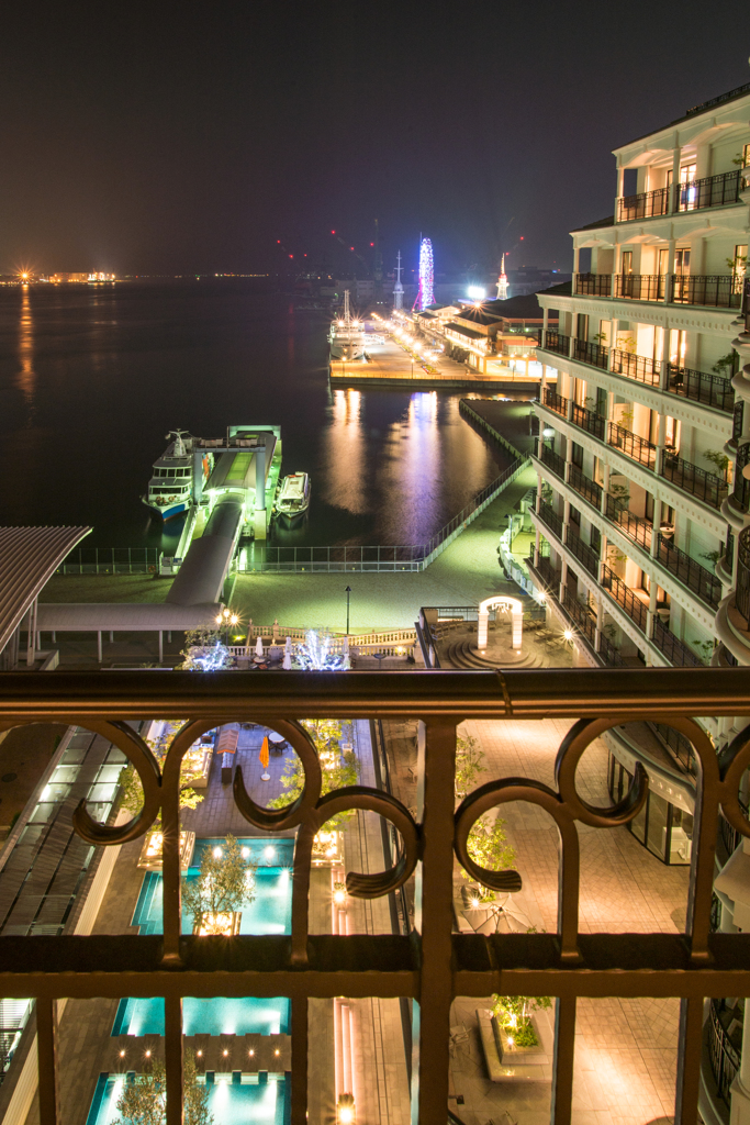 ホテルの窓から、