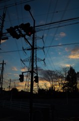 電線のある夕暮れ