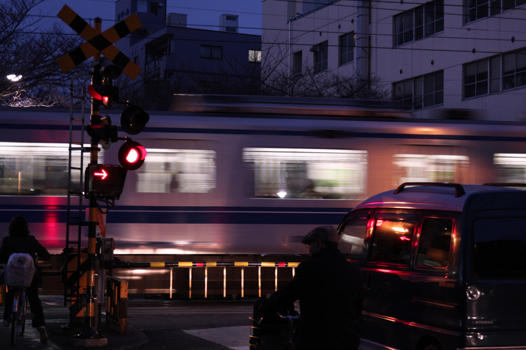 待て。