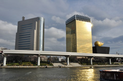 映り込むスカイツリー