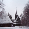 雪の中の黒い教会