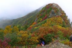 八峰の紅葉　八海山1778 m・巻機山1967 m