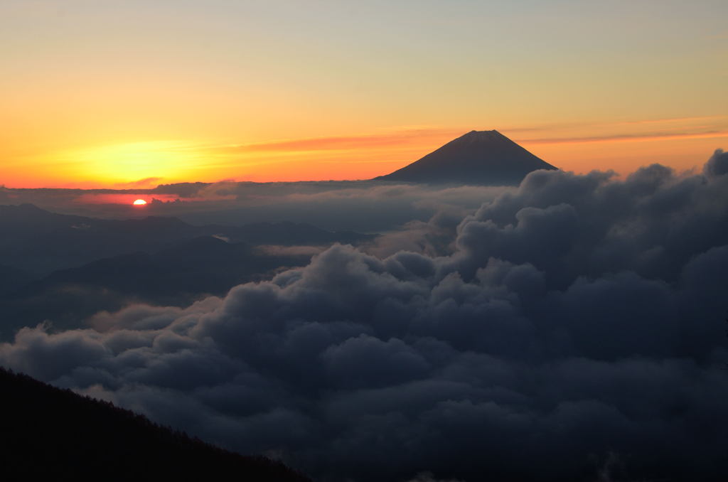 雲海と富士山と日の出