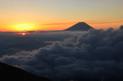 雲海と富士山と日の出