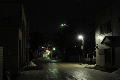 路地裏から見た函館山