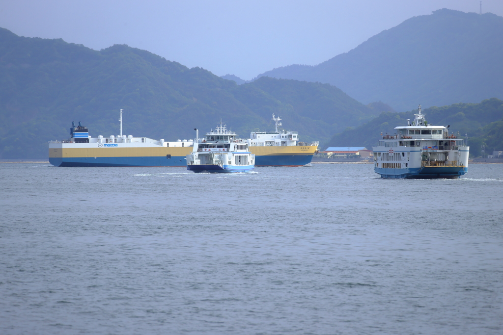 島々をゆくフェリー