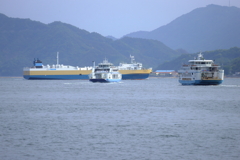 島々をゆくフェリー