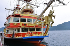 梅雨時期の旅行　蘆ノ湖海賊船
