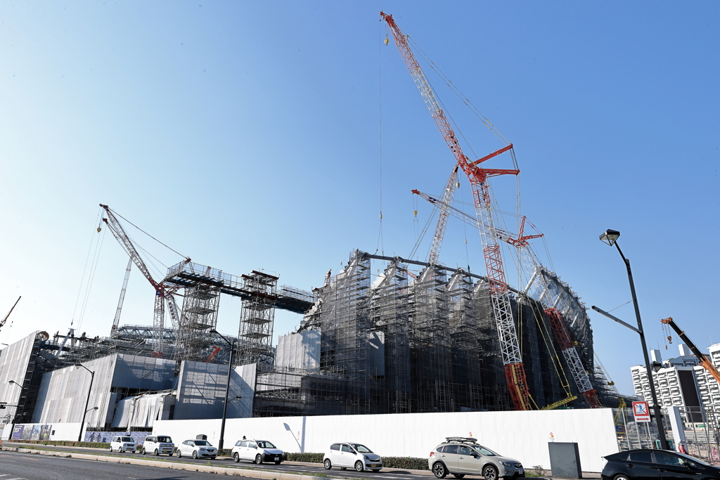 広島のサッカースタジアム建設中