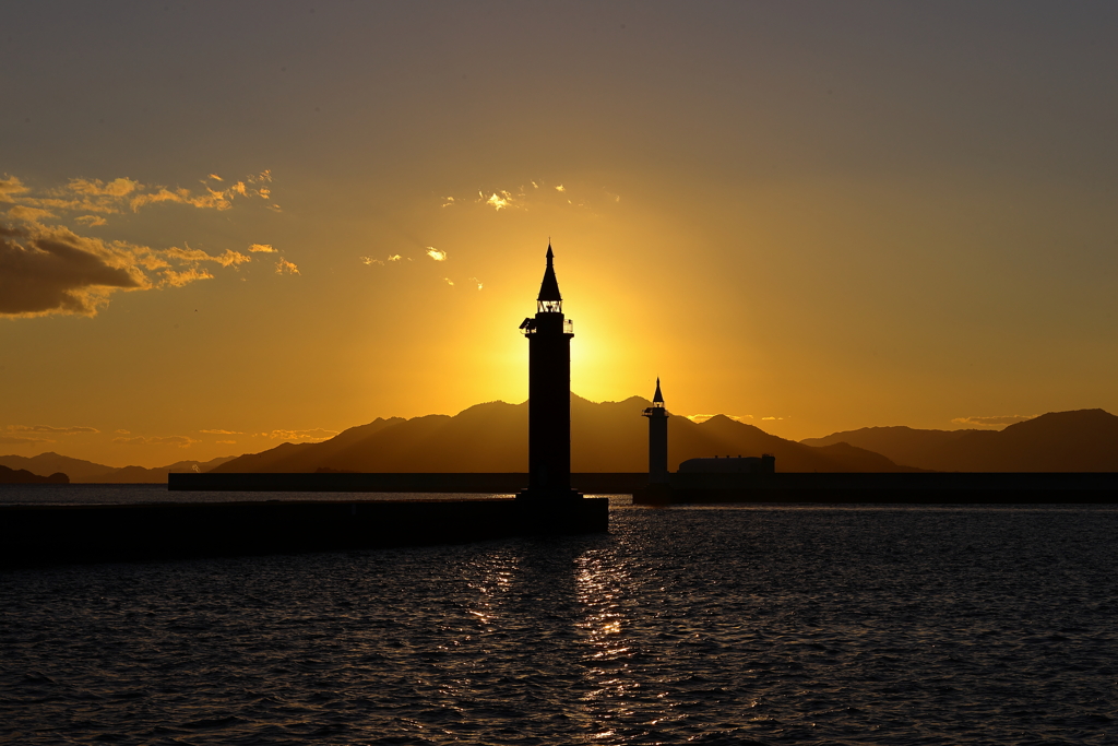 広島港から厳島に沈む夕日