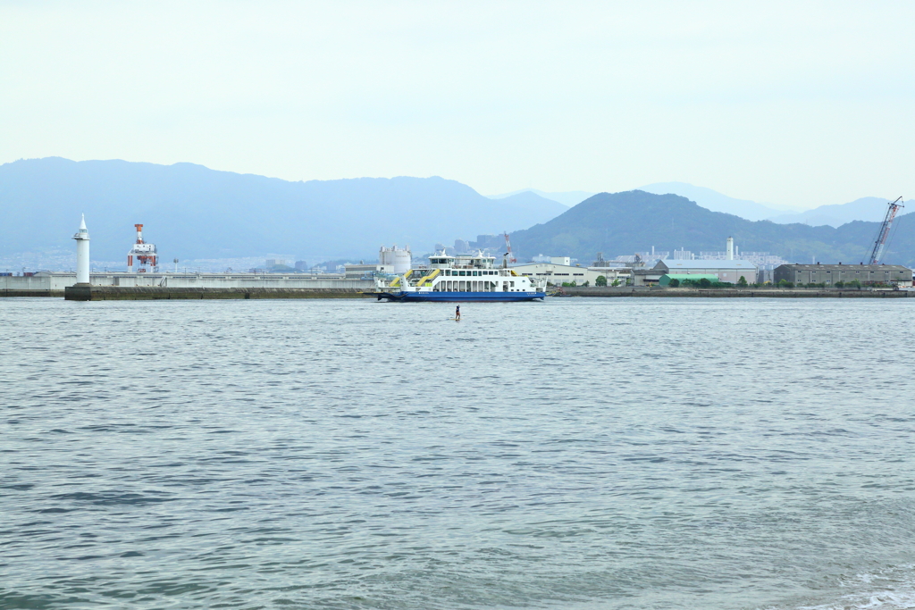 海と戯れる