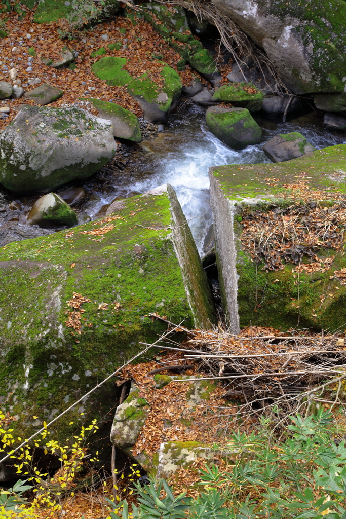鬼の舌震 鬼の試刀岩