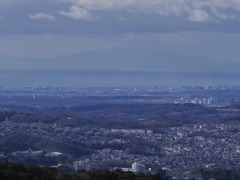 遠くに四国が見える