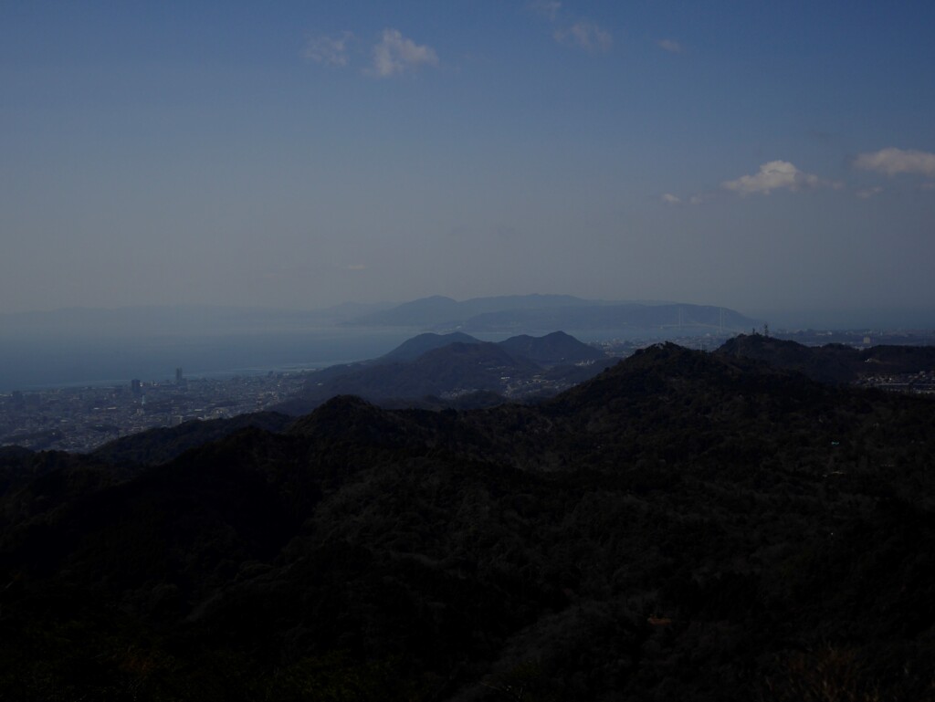 摩耶山系黒岩尾根展望台より淡路島方面をのぞむ