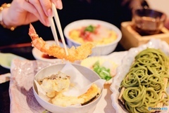 天ぷらを食べるところ