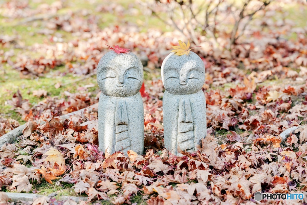 落ち葉とお地蔵さん