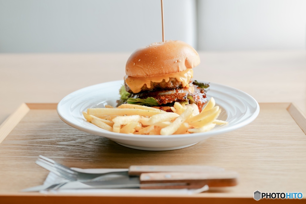 口の中で肉汁が広がるハンバーガー